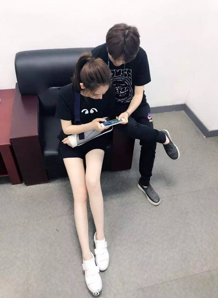 手残党戚薇的日常：借手也要打游戏