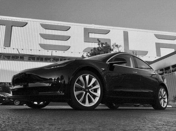 送给Elon Musk的生日礼物 特斯拉Model3首台车下线