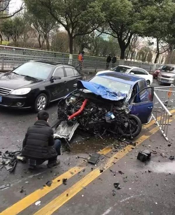 视频|今早甬江大桥“危险之弯”发生惨烈车祸