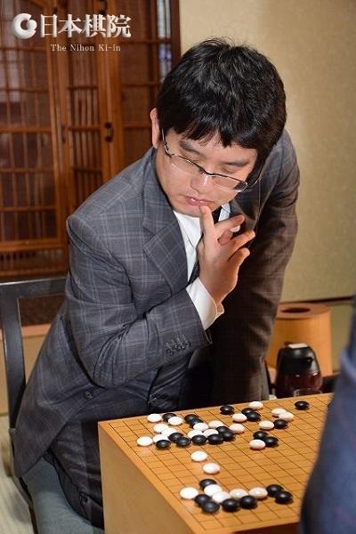 距碁圣六连霸一步之遥 井山裕太依旧独步日本棋坛