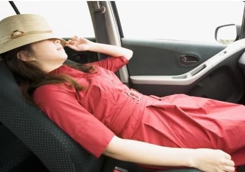 在车内睡觉，没采取这两措施，小心一睡不醒