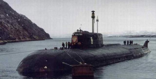 美军击沉俄罗斯潜艇，118人罹难！为100亿普京竟咽下这窝囊气