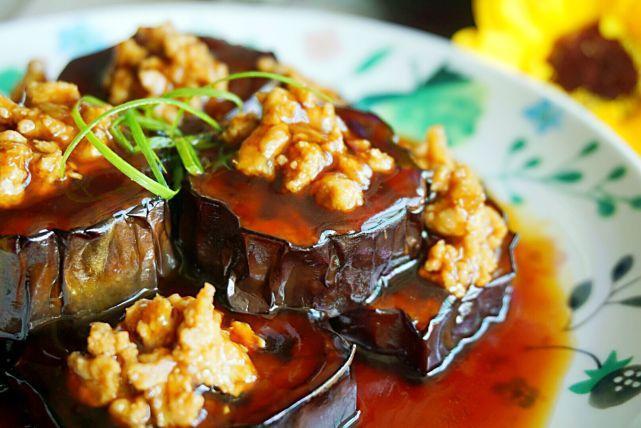 这是江浙名菜，不同凡响的茄子墩做法，色泽亮口感鲜