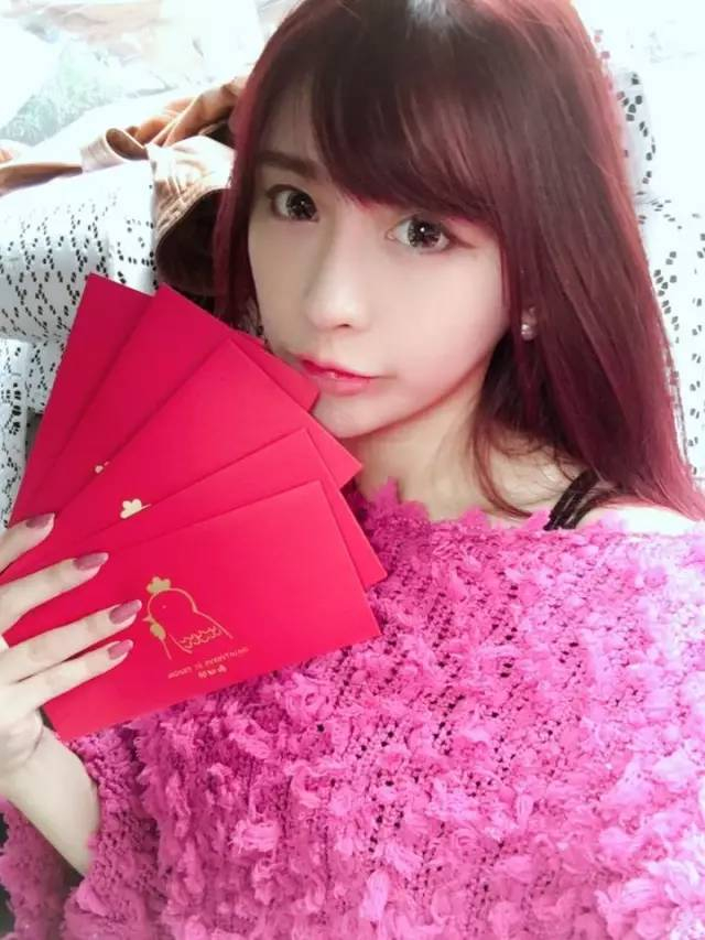 台湾美女校花主播张黛比，气质自信，宅男们的女神