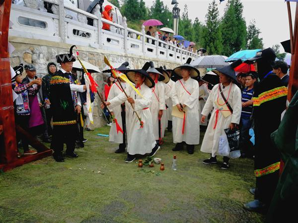 六盘水 彝族始祖希慕遮祭祀礼仪 火把节引爆万人狂欢