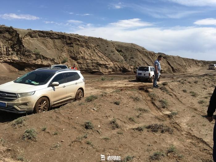 SUV不是越野车!误入戈壁无人区被困一夜,终弃车获救