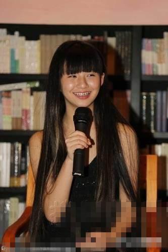18岁小彩旗近照曝光,从未读过书,杨丽萍放弃让她接班