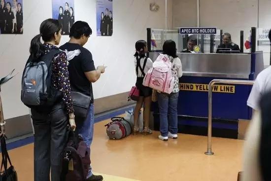 菲律宾宣布对中国游客开放落地签，网友直呼：没诚意