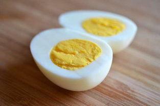 在身上滚鸡蛋，鸡蛋变黑，就说明你身体湿毒重！