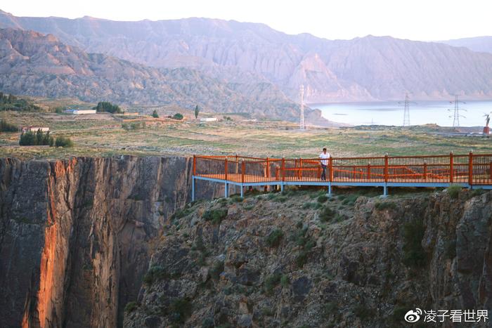 中国西部一个少有人知的大峡谷，青海龙羊黄河大峡谷你一定要看看