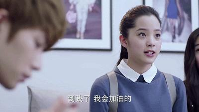 欧阳娜娜拍摄《金粉世家》，不屑演技质疑，拼命捞钱