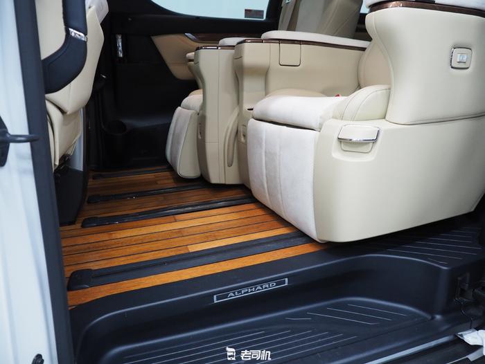改装最强保姆车 丰田埃尔法，比飞机头等舱还舒服！