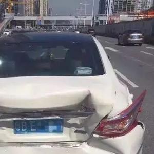 劳斯莱斯最近频繁搞马路碰撞测试,这次日产天籁三厢变两厢高清图片
