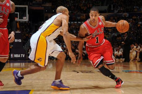 NBA敦厚扎实又短腿的球员，3人腿短照样打中锋