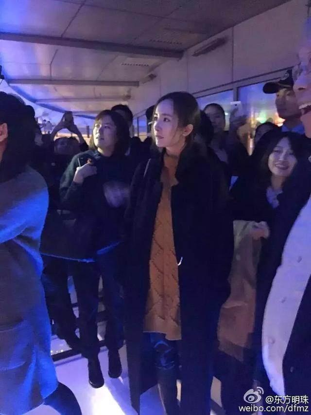 离开打光和PS，路人镜头里谁最美？真假男神女神一眼看穿！