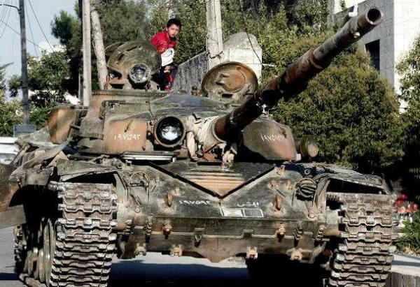 叙利亚叛军偷取坦克后自信爆棚! 军队布下陷阱将其瞬间击毁
