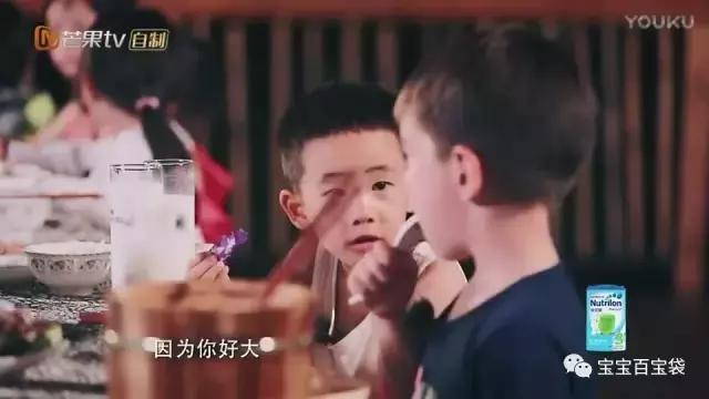 你的小可爱出现了！陈小春儿子暖心安慰嗯哼！