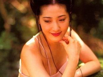 她曾饰演潘金莲风华绝代，红遍亚洲无人不知，息影后成幸福老板娘