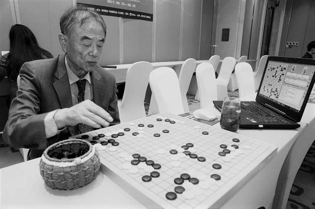 金寅：我就想离围棋近一些 多看看棋