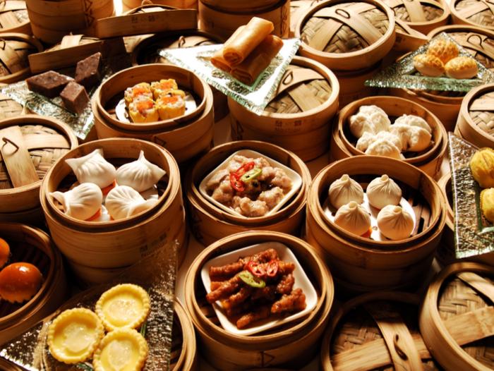 外国人感叹：中国人太喜欢吃了，总能找到吃饭的理由