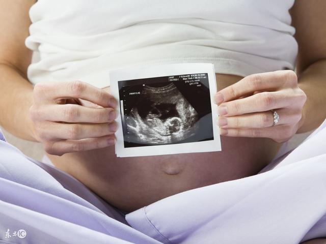 怀孕3个月B超却显示腹中没有胎儿，孕妇委屈大哭