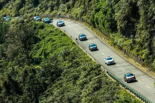 北纬30°青城山，老司机带你体验林肯SUV的底盘操控