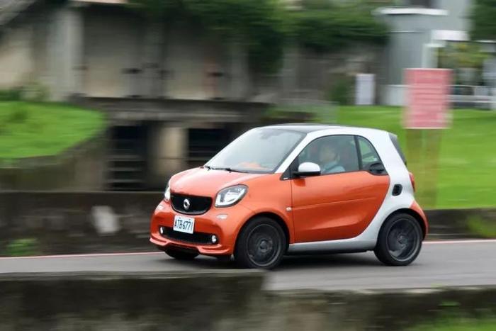 smart fortwo BRABUS Xclusive：做人呢最重要就是开心