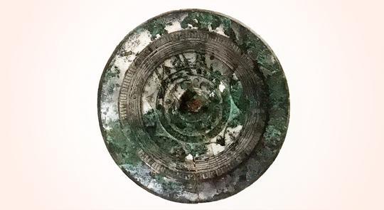 中国铜镜表面黑漆古和水银古历经2000年不锈蚀