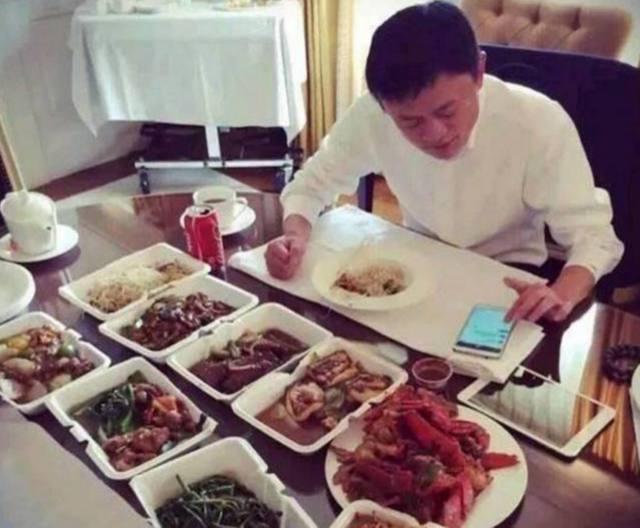 同样是富豪坐拥豪车，马云早餐9菜一汤，而王健林刘强东很朴素！
