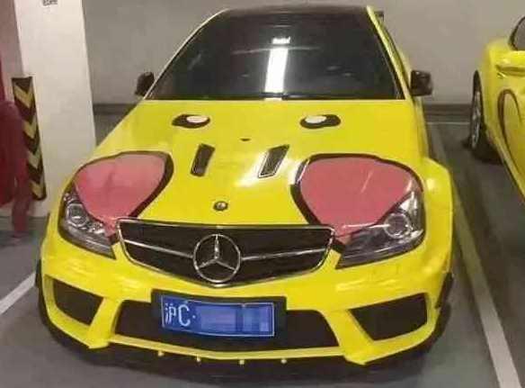 上海地下车库遇到三台黄色跑车，朋友说：车主肯定是三个萌妹子！