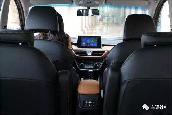 “装B神器”五菱宏光又来了，请注意：7座，7座的，7座的SUV！