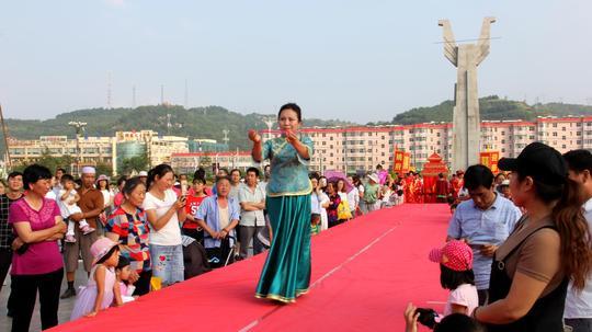 这个地方女子出嫁，为何要和筷子过不去？很有深意！