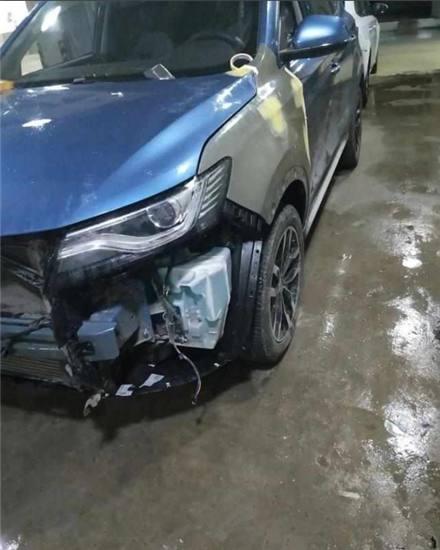 10万荣威RX5出事故，拆开一看保险杠，网友调侃：跟豪车差远了！