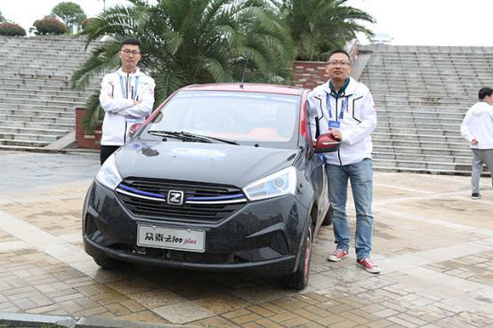 众泰终于憋不住了！造出中国最小电动车，续航200公里，不输唐