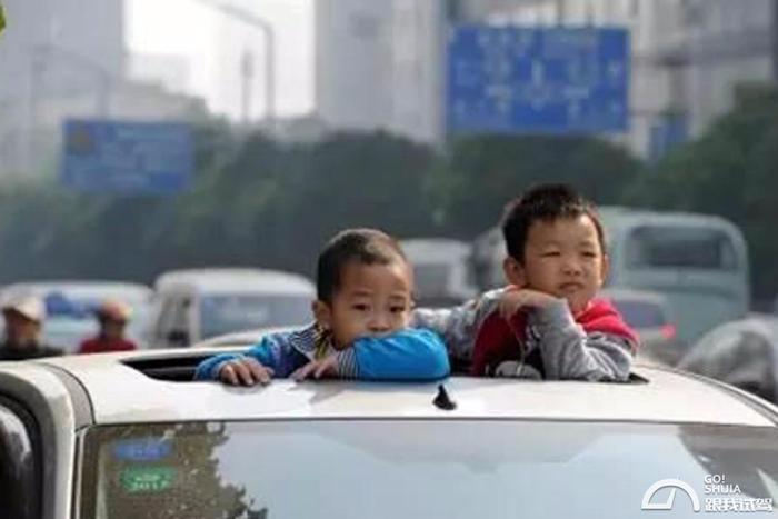 如何保护“熊孩子”——浅析中国首例•儿童安全汽车翻滚测试