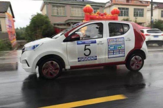 众泰终于憋不住了！造出中国最小电动车，续航200公里，不输唐