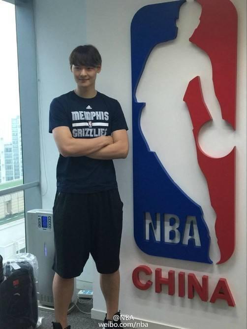 王哲林想冲NBA得加把劲 季后赛门票+数据爆炸成敲门砖