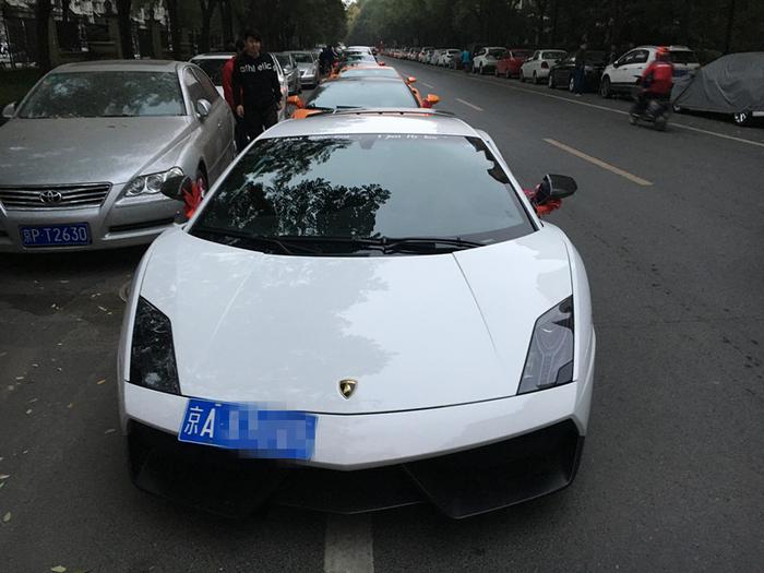10辆幻影30辆超级跑车，史上最奢华婚车队伍出现北京