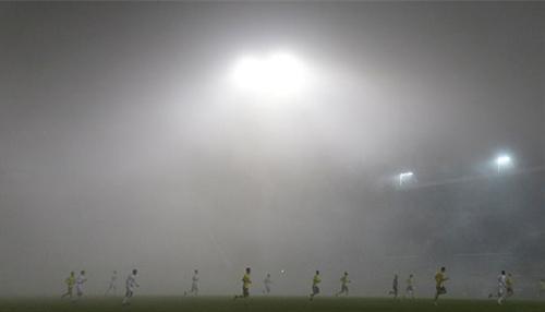 捷克欧联杯比赛遭遇严重雾霾 布拉格画面太美不敢看