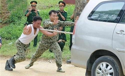 整一个越南“杂耍团”特种兵，除杂耍外还善于伪装