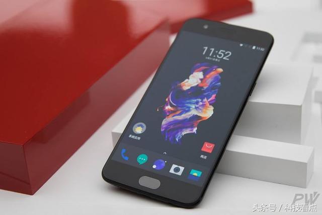 OnePlus 5T 相片曝光，指纹感应器移至机背