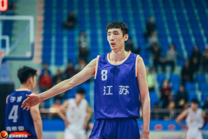 今夏补调进中国男篮红队的排骨飞人易立为何没进世预赛名单？