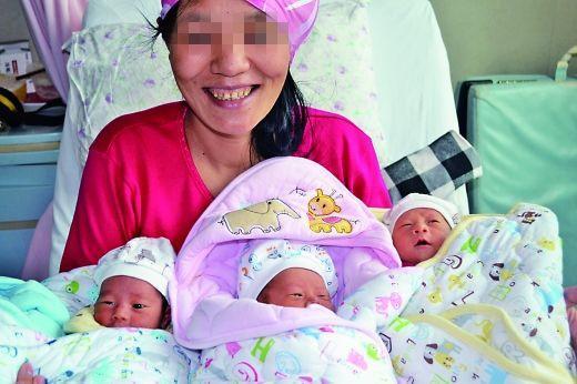 38岁孕妇生下三胞胎，无力抚养，欲给孩子找几个干妈