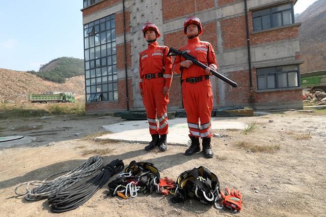 高楼脱困要用哪种姿势？看兵哥哥如何从高楼安全快速转移