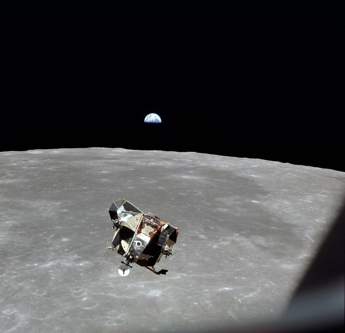 25名参与登月任务的宇航员都曾在月球上空遭遇过不明飞行物UFO？