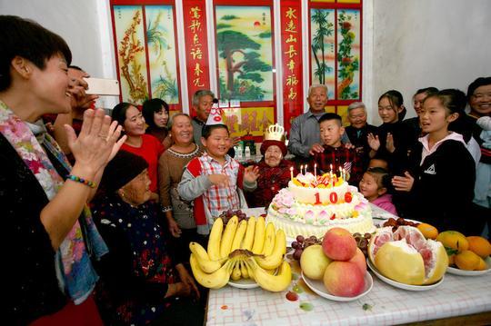 重阳节：花鼓之乡为106岁花鼓老人祝寿