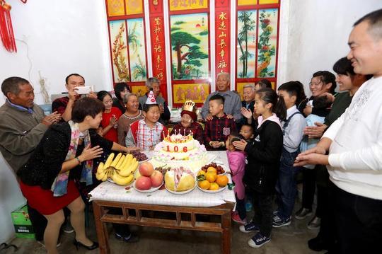 重阳节：花鼓之乡为106岁花鼓老人祝寿