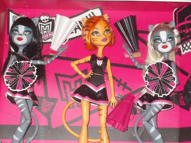 你不知道的怪高娃娃MonsterHigh还有同牌彩妆，打扮漂亮去拍照