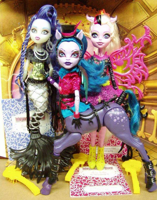 你不知道的怪高娃娃MonsterHigh还有同牌彩妆，打扮漂亮去拍照
