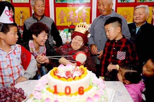 重阳节：花鼓之乡为106岁花鼓老人祝寿